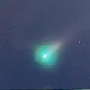 В сети делятся невероятными кадрами редчайшей зелёной кометы