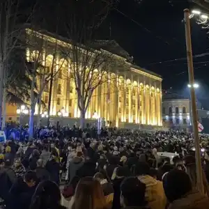 В центре Тбилиси вновь проходит акция против законопроекта об иноагентах
