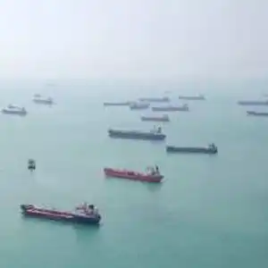 Около двух десятков судов с нефтью ожидали разрешения войти в проливы Босфор