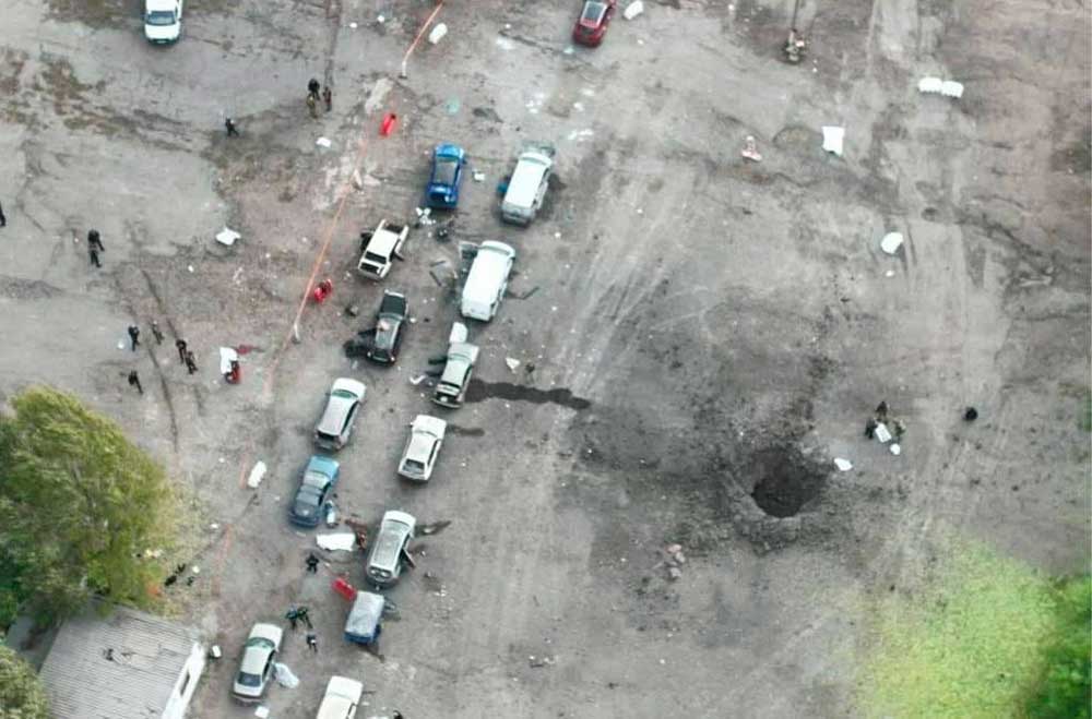 воронка от удара ВСУ по колонне машин в Запорожской области