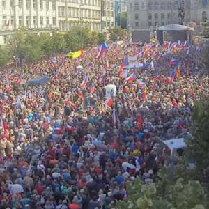 В Праге проходит массовая акция протеста с требованием отставки правительства