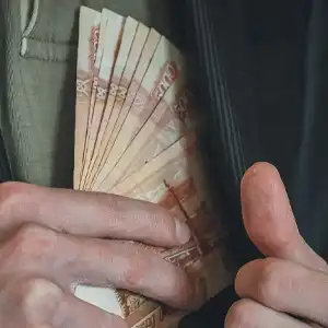 Хранение наличных средств в рублях или иной валюте
