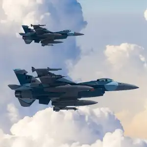 Сенаторы США пытаются убедить Байдена отправить на Украину истребители F-16