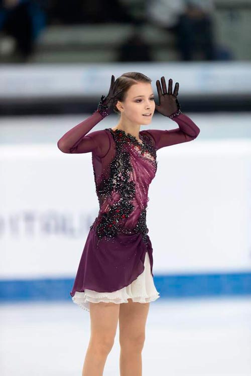 Российская фигуристка Анна Щербакова завоевала золото.