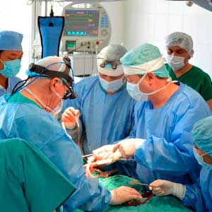 Первую в мире трансплантацию кишечника провели ребенку из Испании