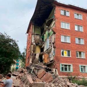 В Омске обрушилась стена пятиэтажного дома. 